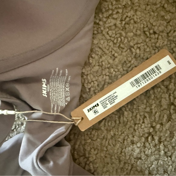 NWT SKIMS Fits Everybody Lace Push Up Demi Bra - Picture 5 of 5